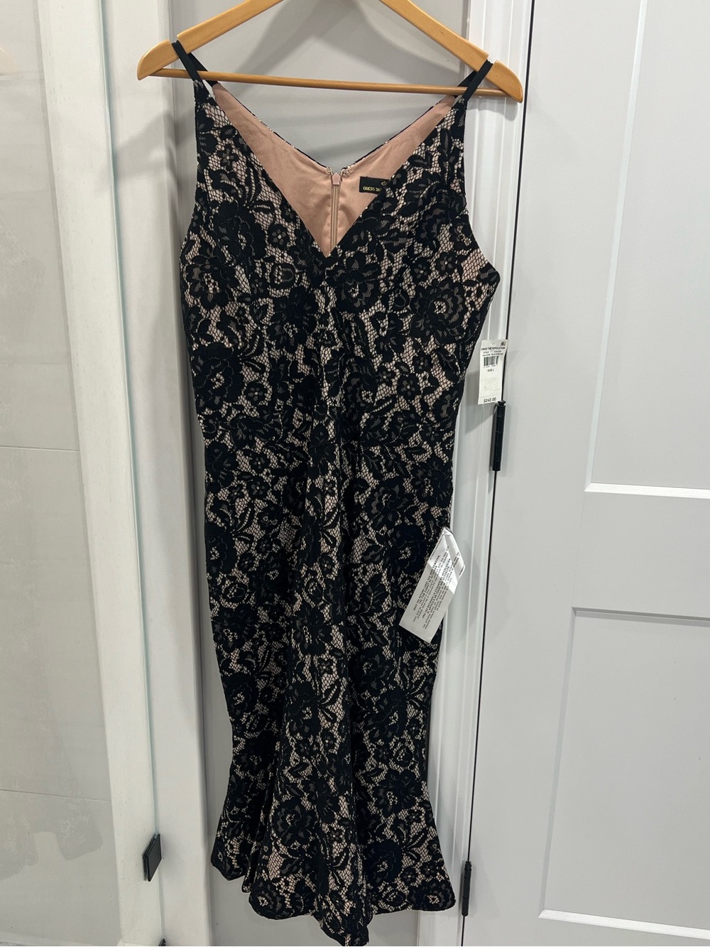 Dress The Population Isabelle Black/Nude lace Trumpet Midi Dress - Picture 3 of 6